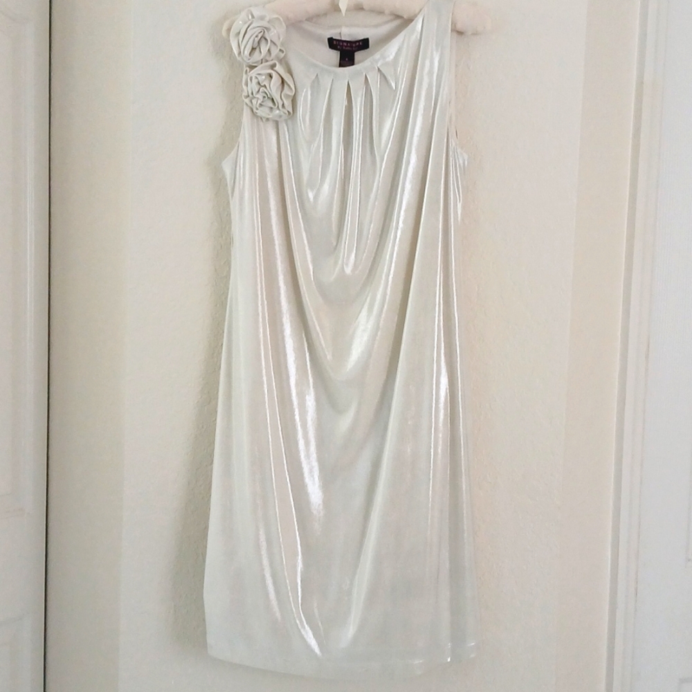 Robbie Bee dress size 8 off white